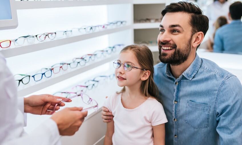 Atención de los ojos para niños