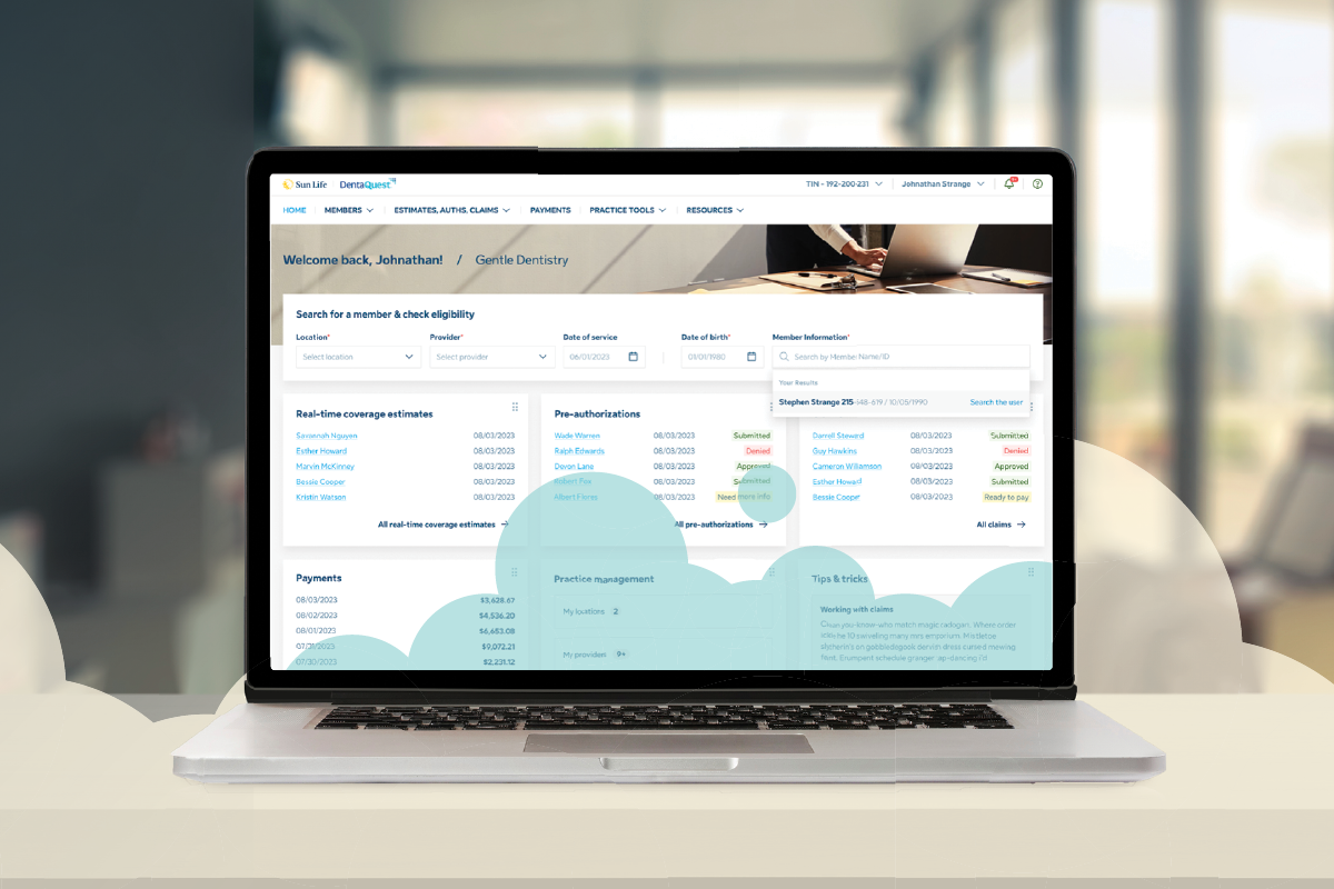 Computadora portátil con el portal para proveedores abierto.